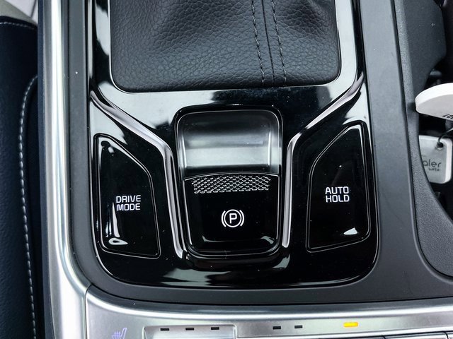 Used 2025 Kia Carnival SX Prestige image 32