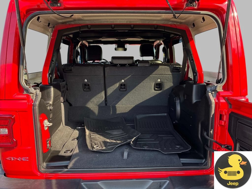 Used 2021 Jeep Wrangler Unlimited Sahara w/ Cold Weather Group AWD/4WD image 11