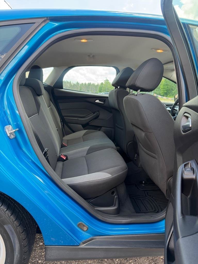 Used 2013 Ford Focus SE w/ SE Winter Pkg FWD image 18