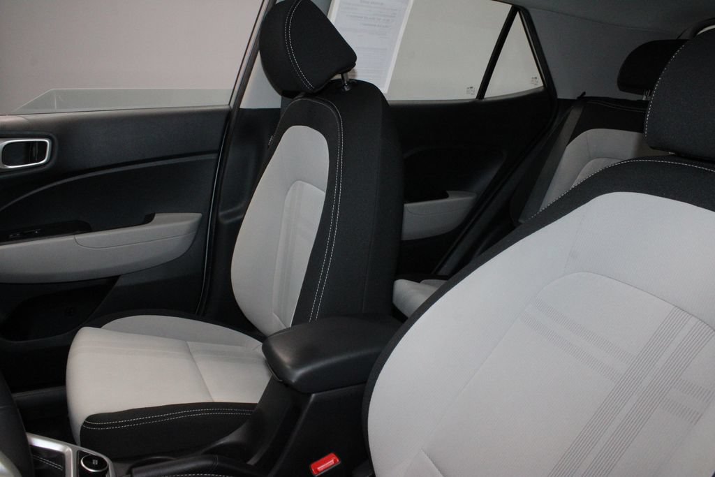 Used 2023 Hyundai Venue SEL FWD image 25