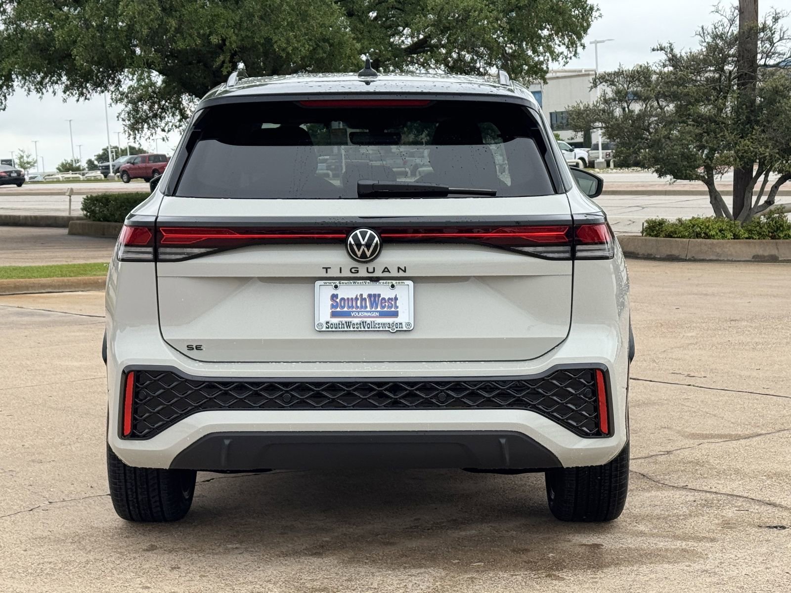 New 2026 Volkswagen Tiguan SE R-Line FWD image 6