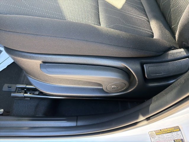 Certified 2025 Hyundai Venue SE image 17