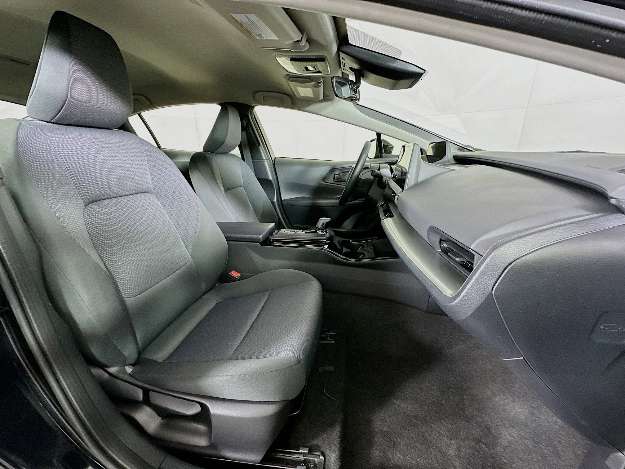 Used 2025 Toyota Prius LE image 29