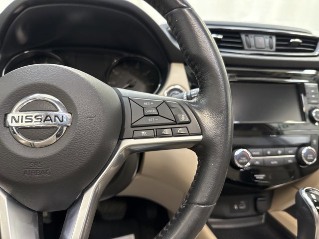 Used 2018 Nissan Rogue SV w/ Sun & Sound Touring Package image 18