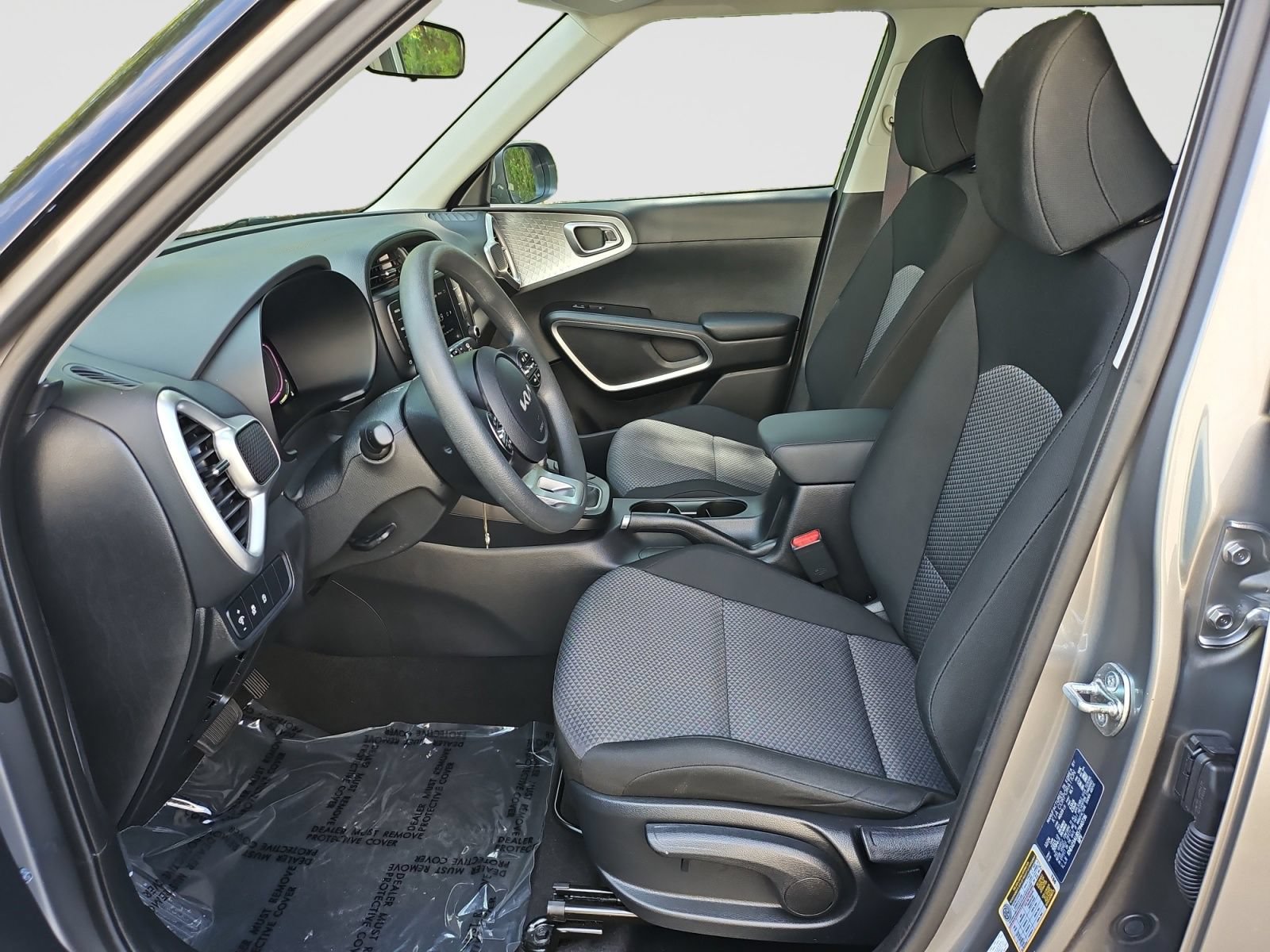Used 2025 Kia Soul LX w/ LX Technology Package FWD image 22