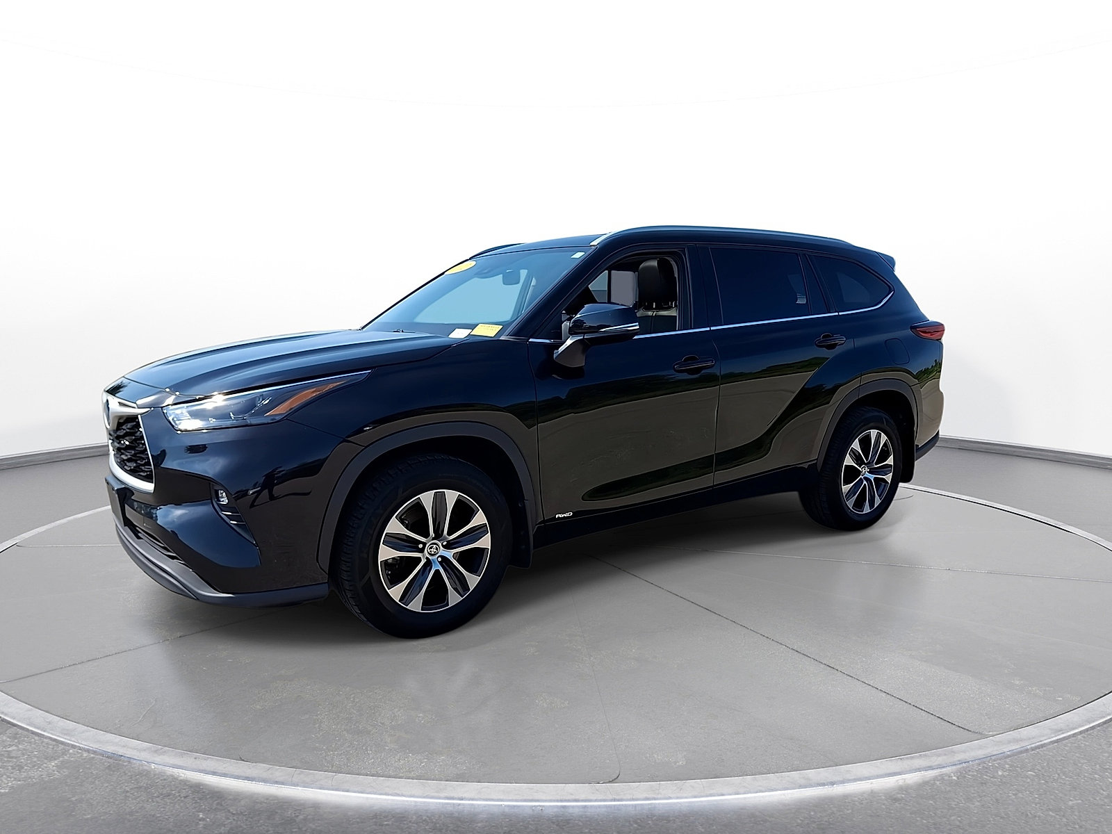 Used 2022 Toyota Highlander XLE AWD/4WD image 4