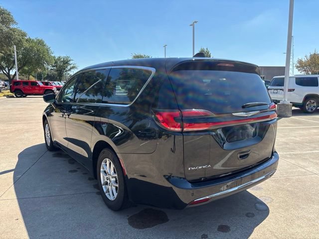 Used 2023 Chrysler Pacifica Touring-L FWD image 7