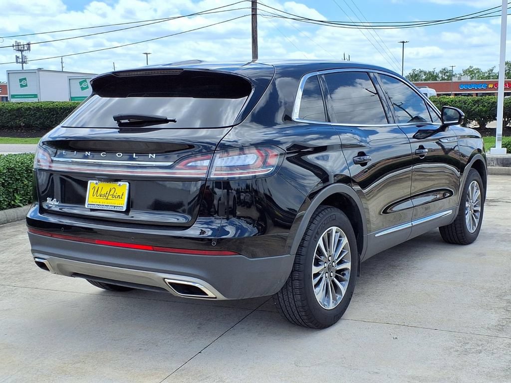 Used 2023 Lincoln Nautilus FWD w/ Premium Package image 2