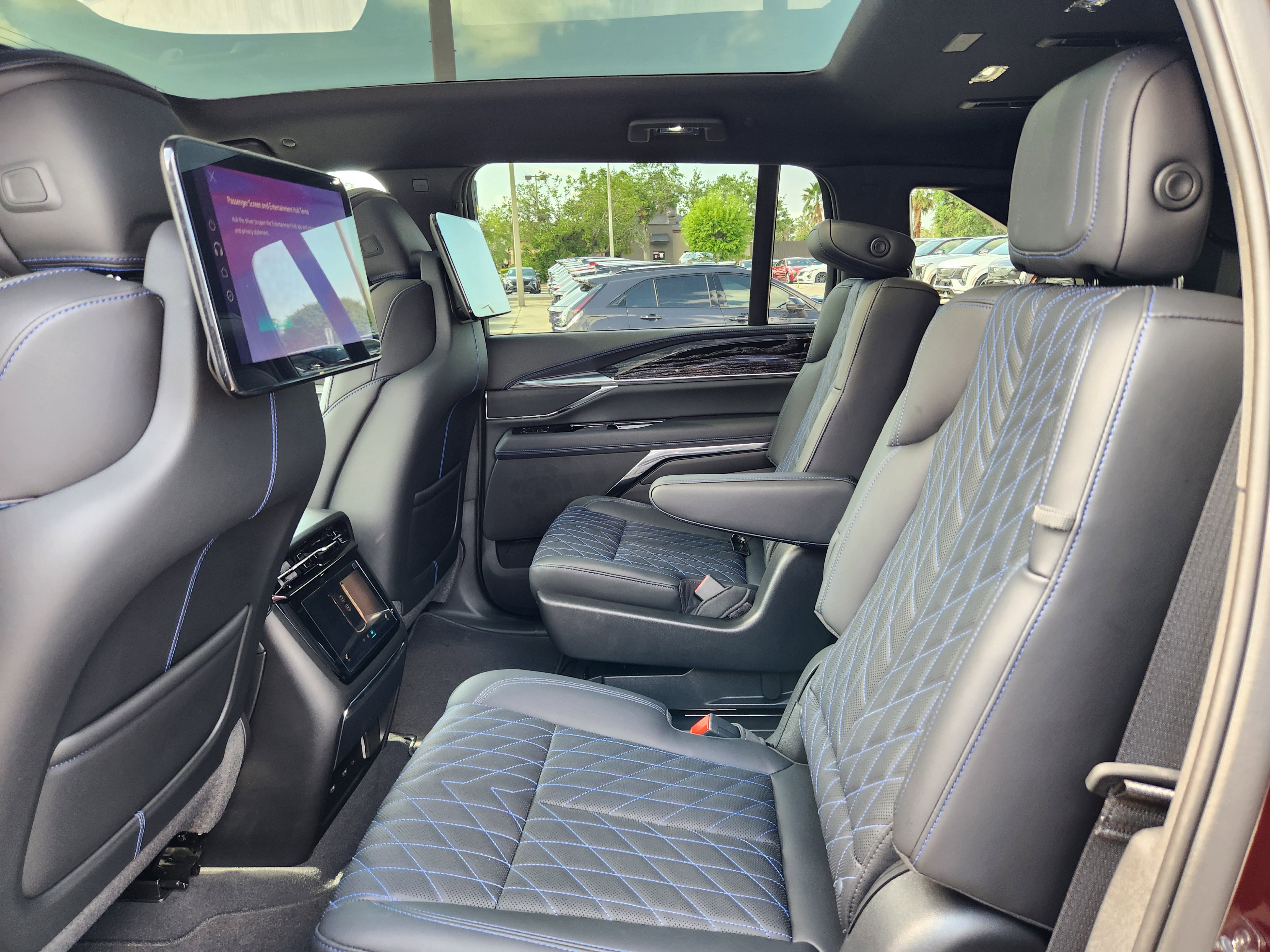 New 2025 Cadillac Escalade IQ Luxury 1 AWD/4WD image 18