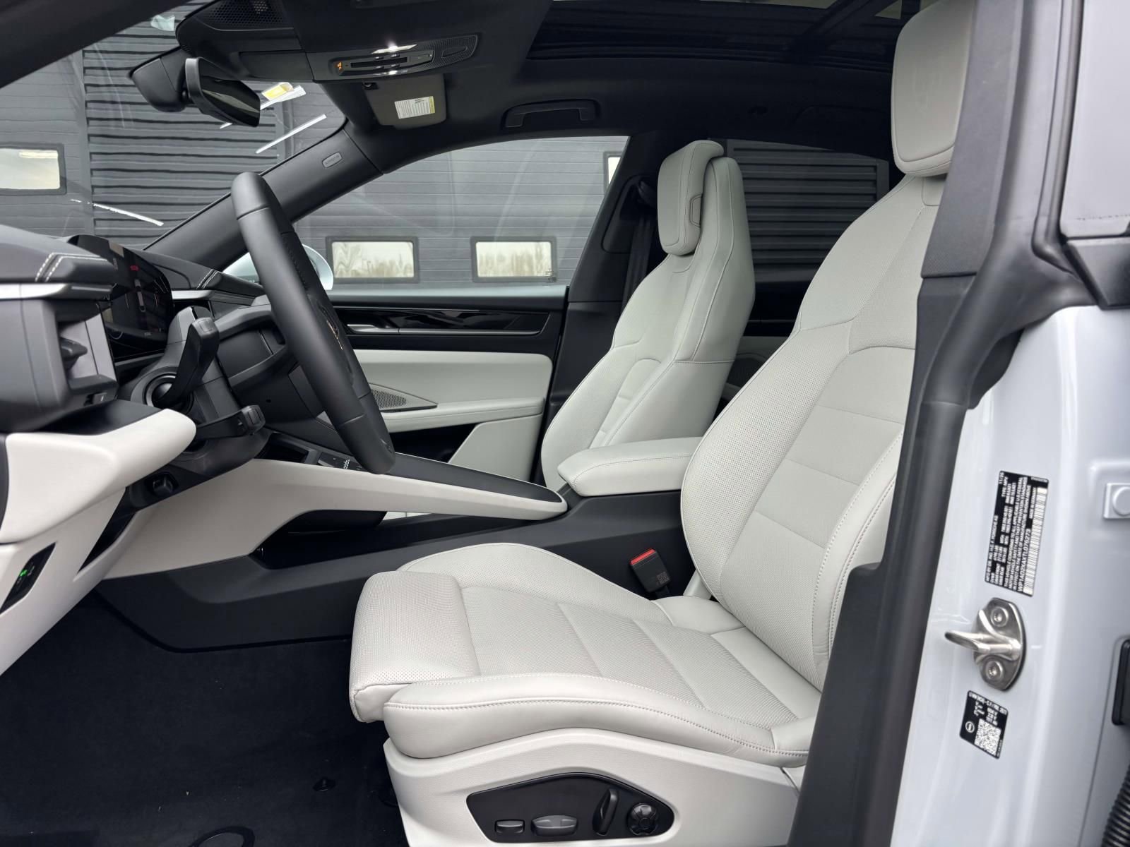 New 2026 Porsche Macan Electric RWD image 16