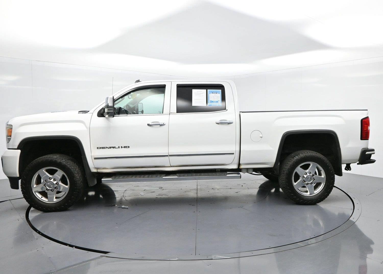 Used 2015 GMC Sierra 2500 Denali w/ Duramax Plus Package AWD/4WD image 4