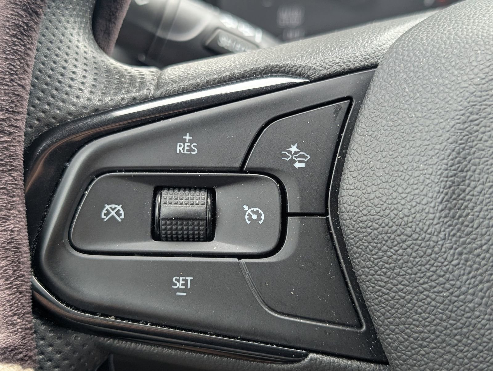 Used 2024 Chevrolet Trax LS FWD image 15