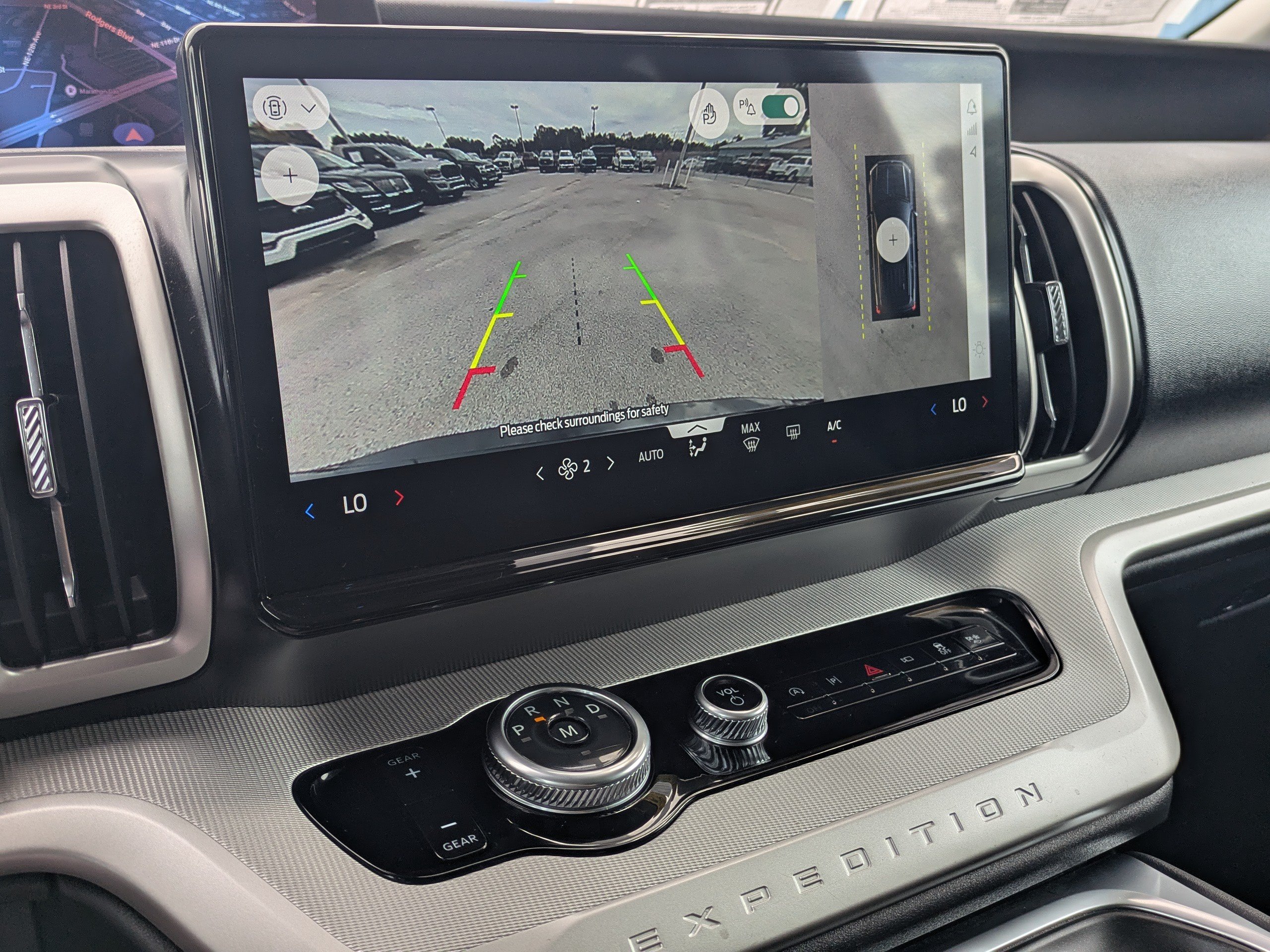 Used 2025 Ford Expedition Active RWD image 21
