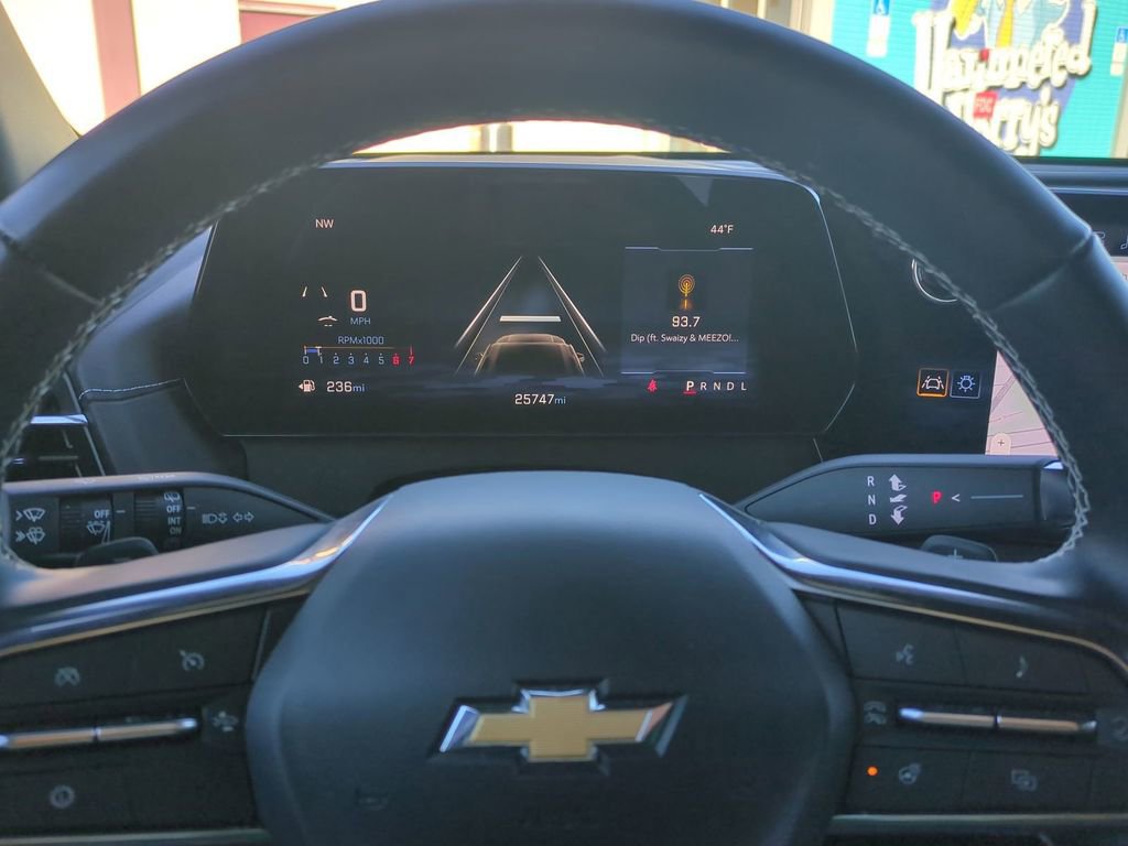 Used 2025 Chevrolet Traverse LT image 35