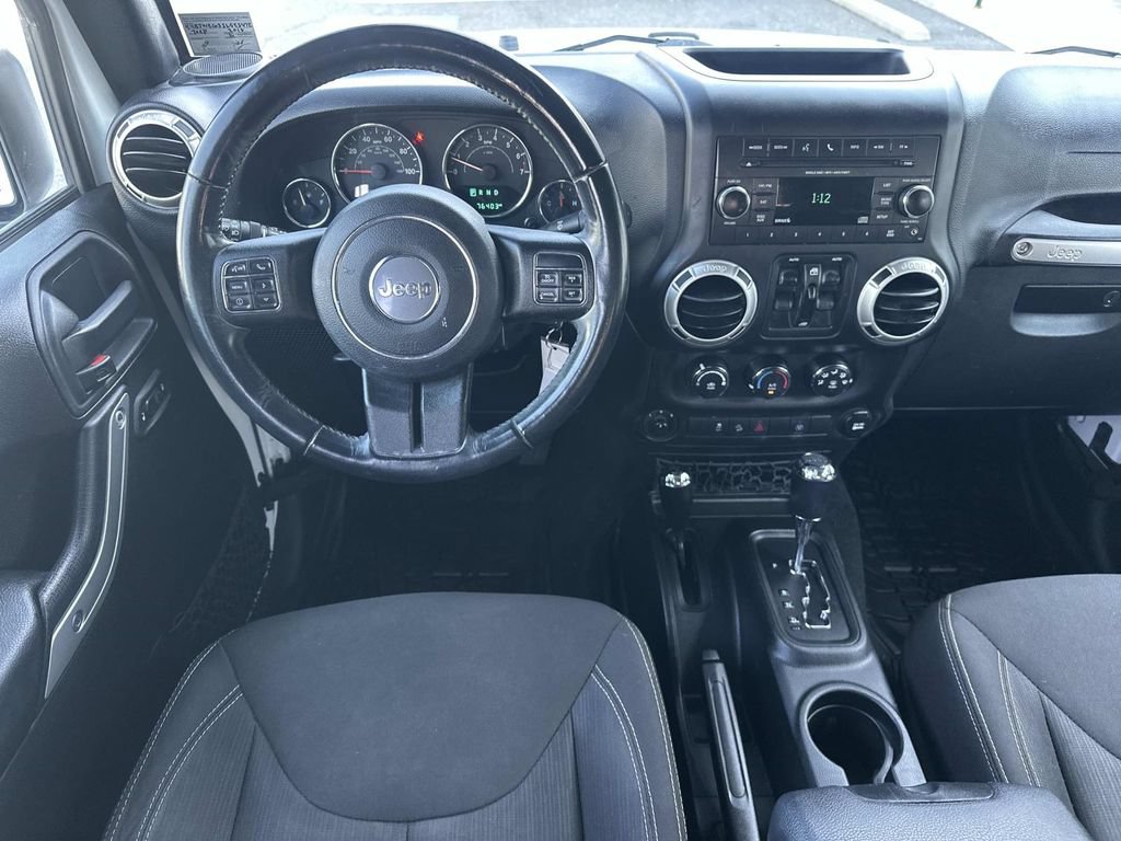 Used 2018 Jeep Wrangler Unlimited Sahara w/ Connectivity Group AWD/4WD image 18