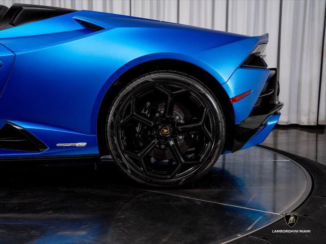 Used 2023 Lamborghini Huracan EVO RWD image 12