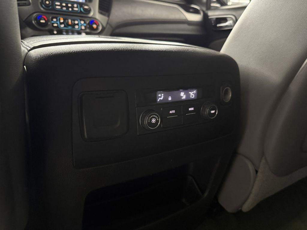 Used 2015 Chevrolet Suburban LT image 28