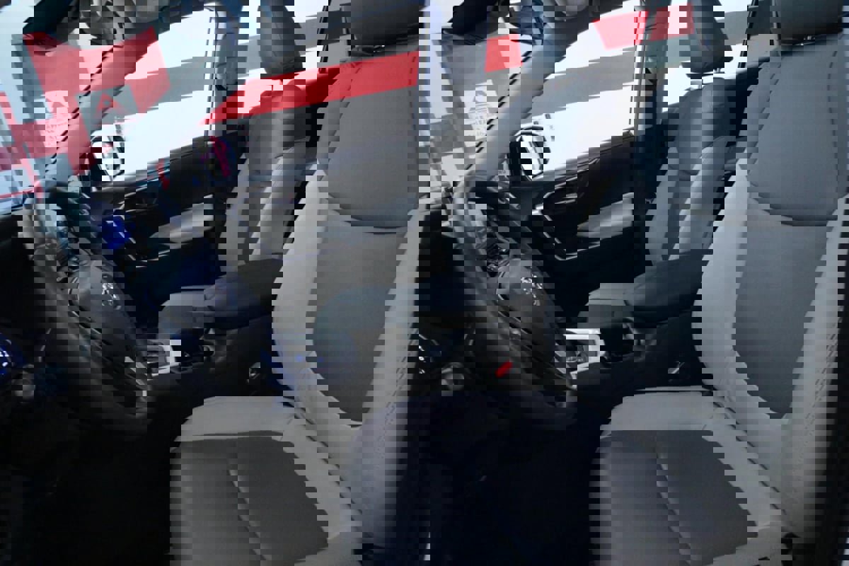 Used 2022 Toyota RAV4 XLE Premium image 10