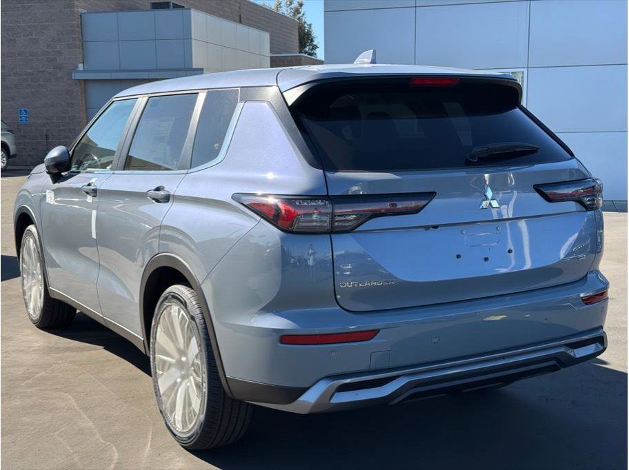 New 2026 Mitsubishi Outlander LE image 7