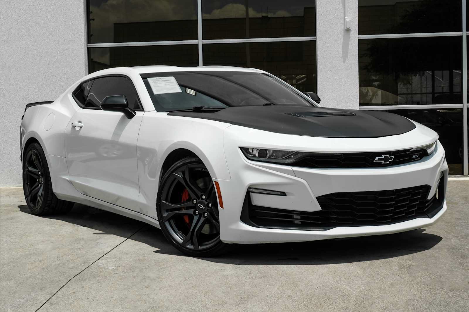 Used 2021 Chevrolet Camaro SS RWD image 6