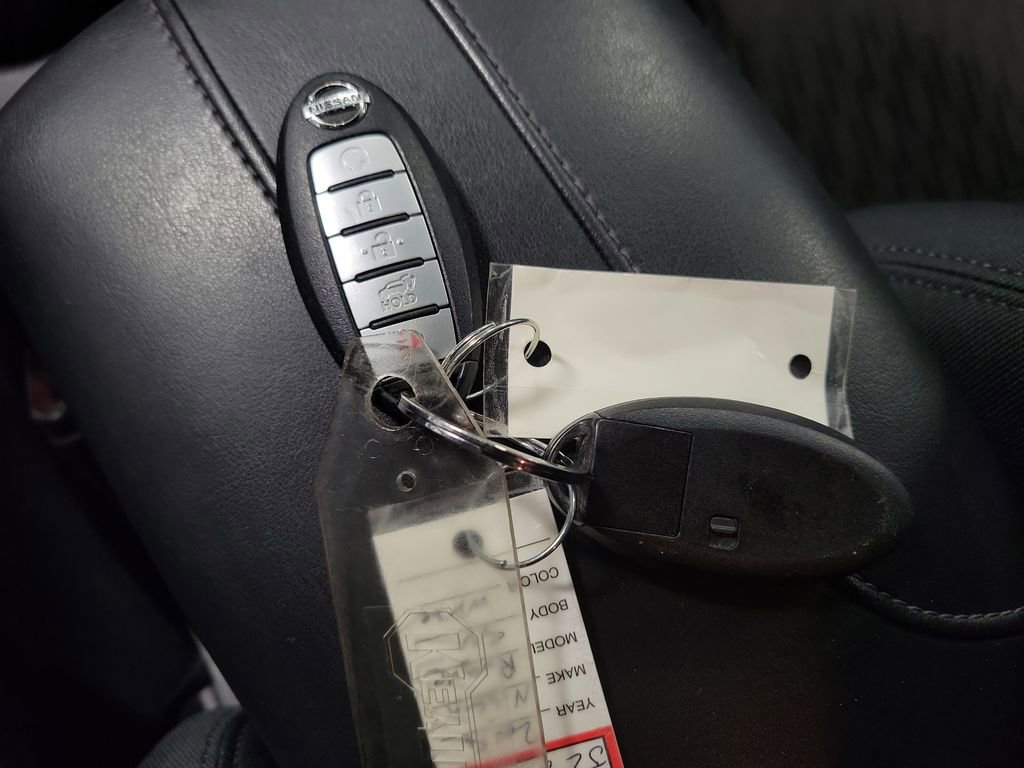 Used 2018 Nissan Rogue SV w/ Premium Package image 17