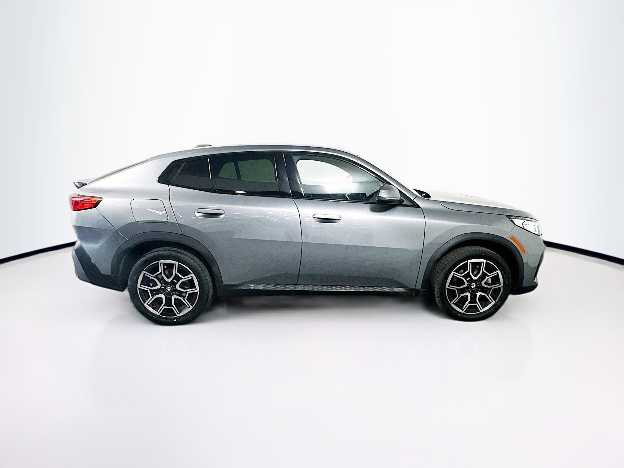Used 2025 BMW X2 xDrive28i w/ Convenience Package AWD/4WD image 10