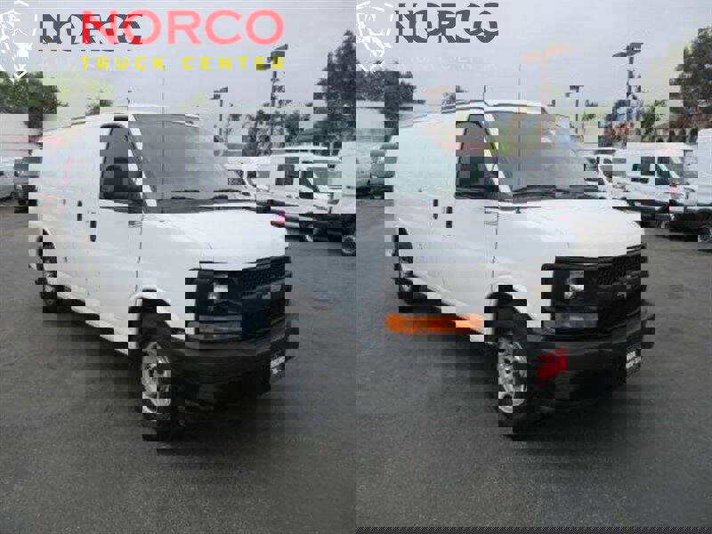 Used 2017 Chevrolet Express 2500 Extended image 3