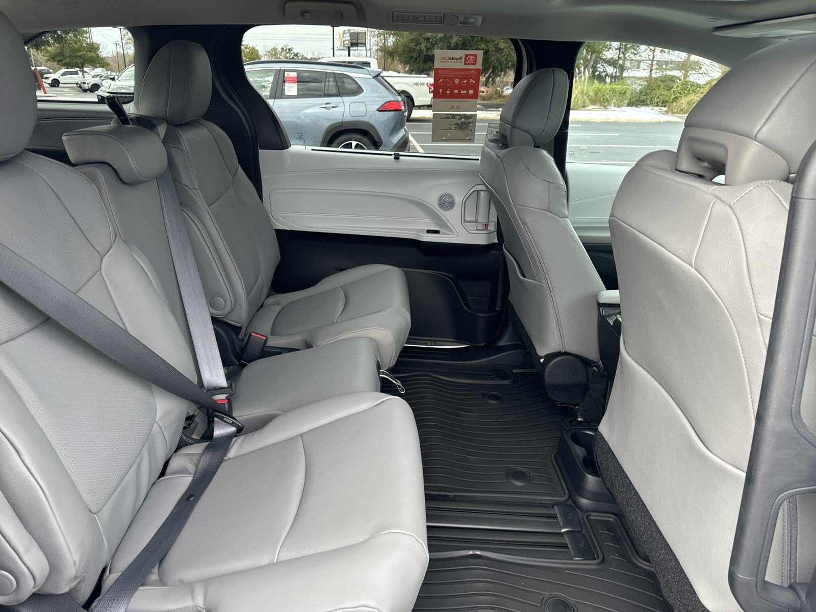 New 2025 Toyota Sienna XLE FWD image 29