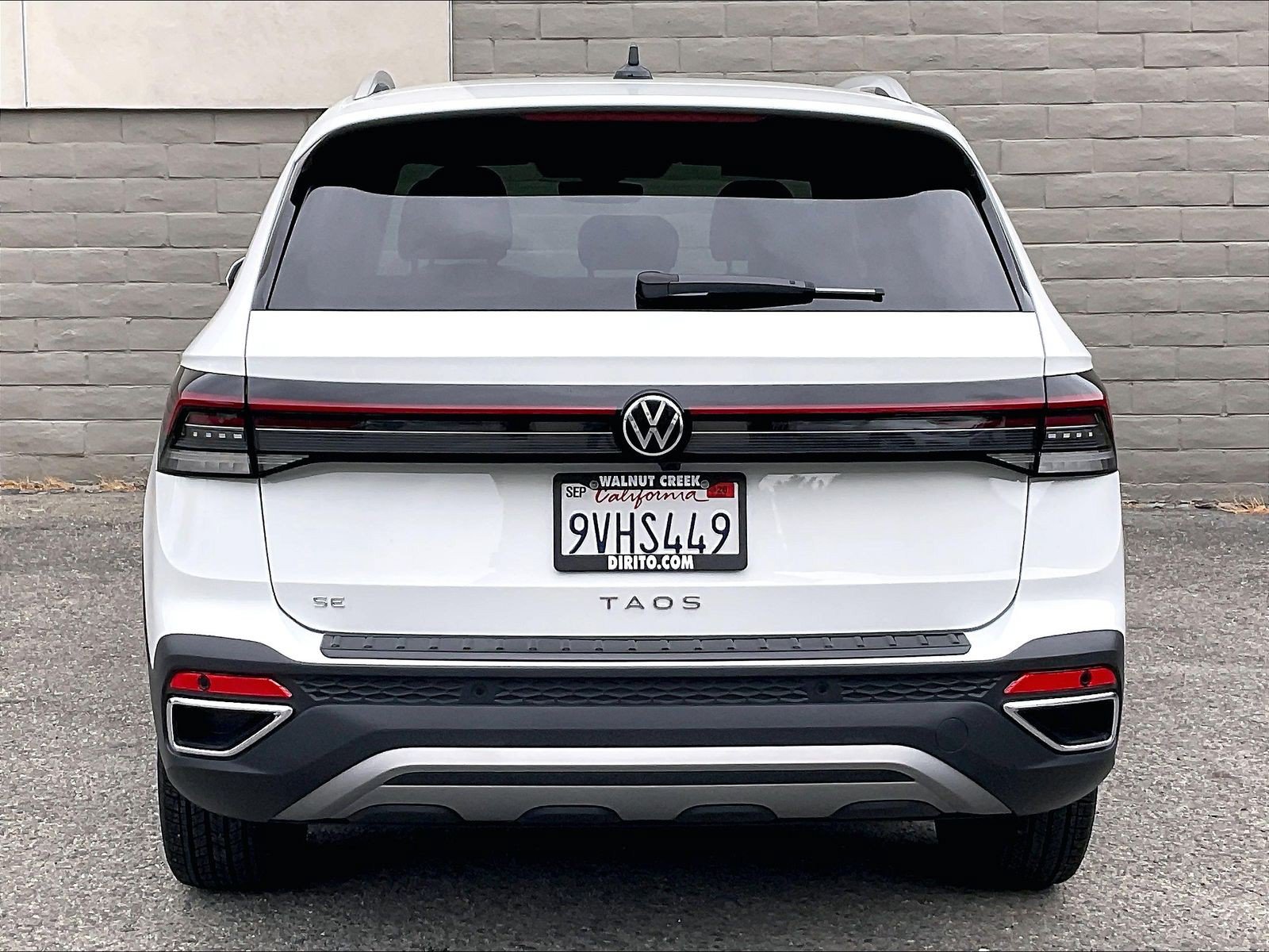 Certified 2025 Volkswagen Taos SE FWD image 3