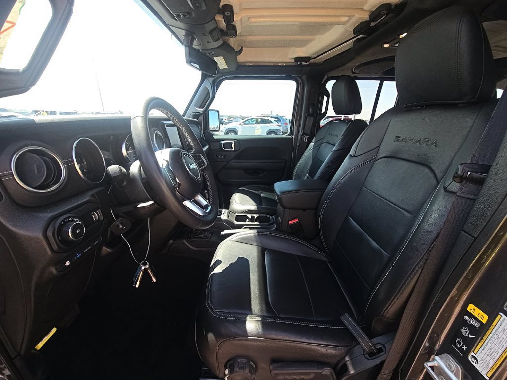 Used 2023 Jeep Wrangler Unlimited Sahara w/ Cold Weather Group AWD/4WD image 5