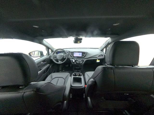 New 2026 Chrysler Pacifica Select AWD/4WD image 32