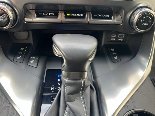 Used 2024 Lexus LX 600 4WD w/ Luxury Package image 19
