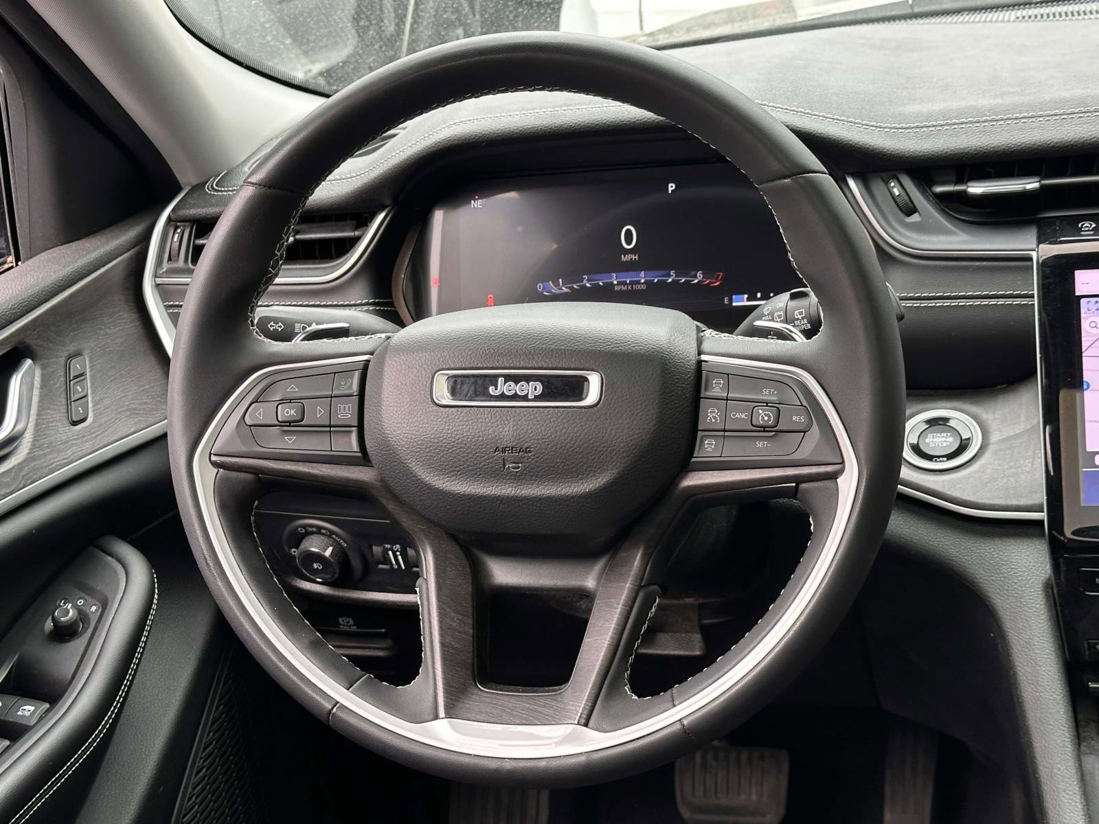 Used 2023 Jeep Grand Cherokee L Limited AWD/4WD image 16