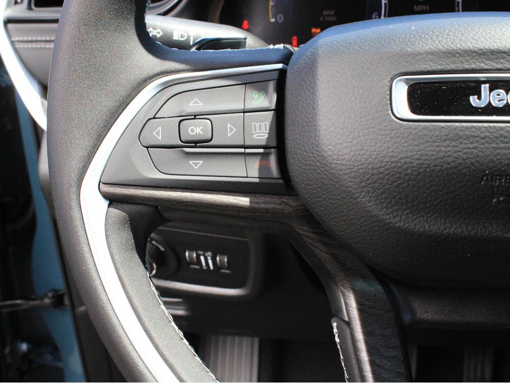 New 2026 Jeep Grand Cherokee L Limited w/ Limited Altitude Package AWD/4WD image 16