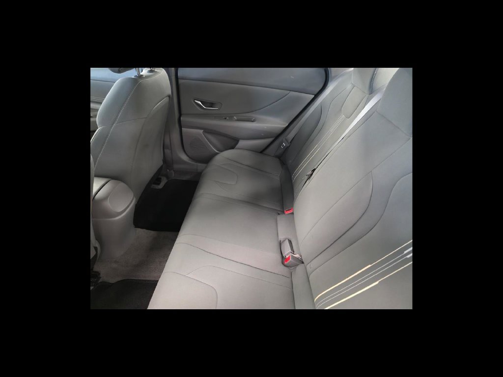 Used 2022 Hyundai Elantra SEL w/ Convenience Package FWD image 17