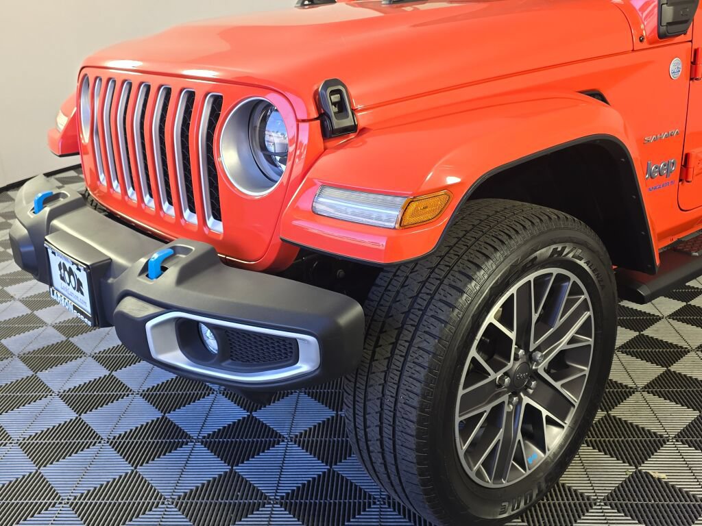 Used 2023 Jeep Wrangler Unlimited Sahara AWD/4WD image 9