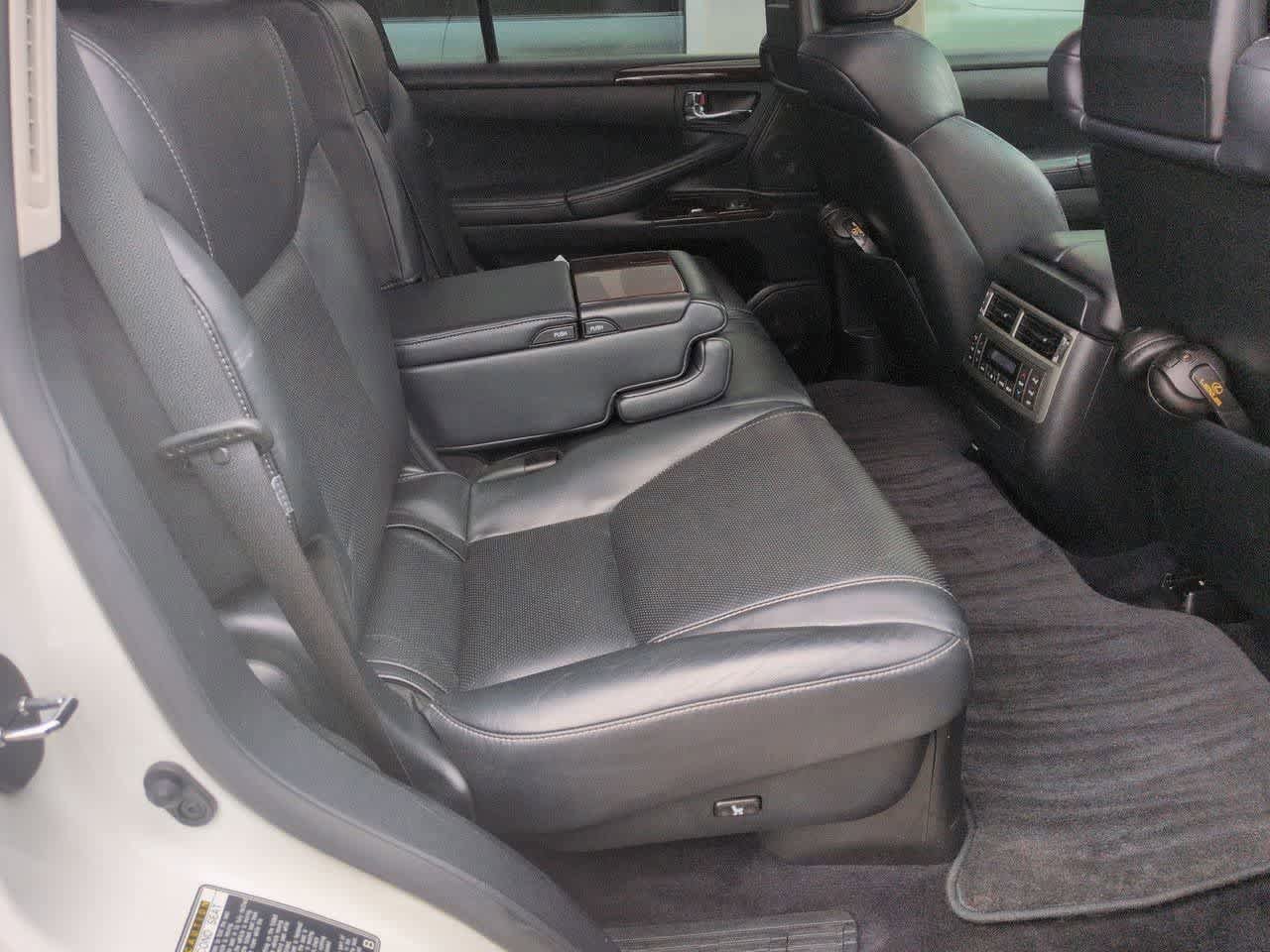 Used 2013 Lexus LX 570 4WD w/ Luxury Pkg image 21