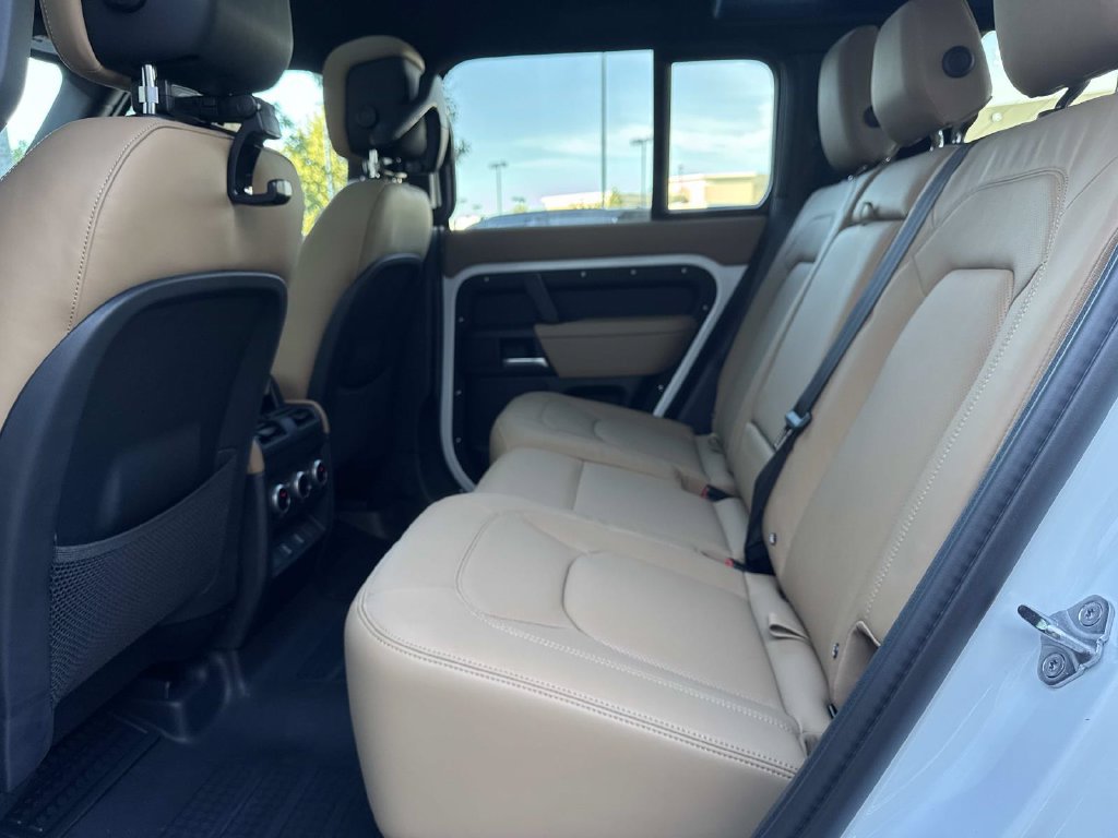 New 2026 Land Rover Defender 110 X-Dynamic SE AWD/4WD image 13