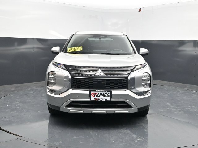 Used 2024 Mitsubishi Outlander SE FWD image 2
