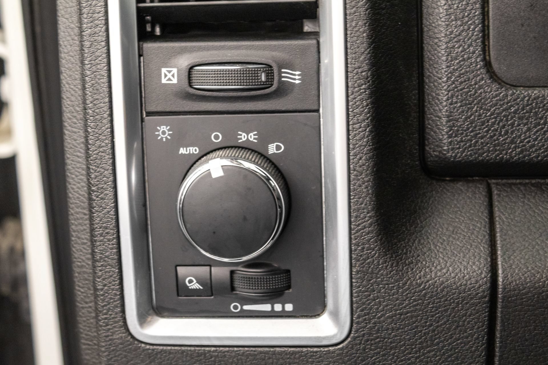 Used 2022 RAM 1500 Classic SLT w/ Electronics Group AWD/4WD image 19