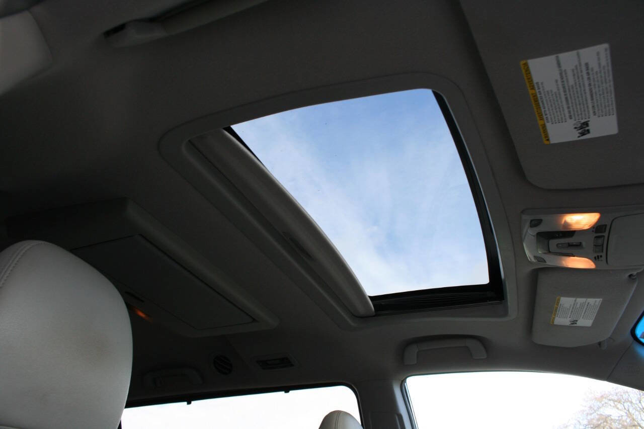 Used 2014 Toyota Sienna XLE image 24