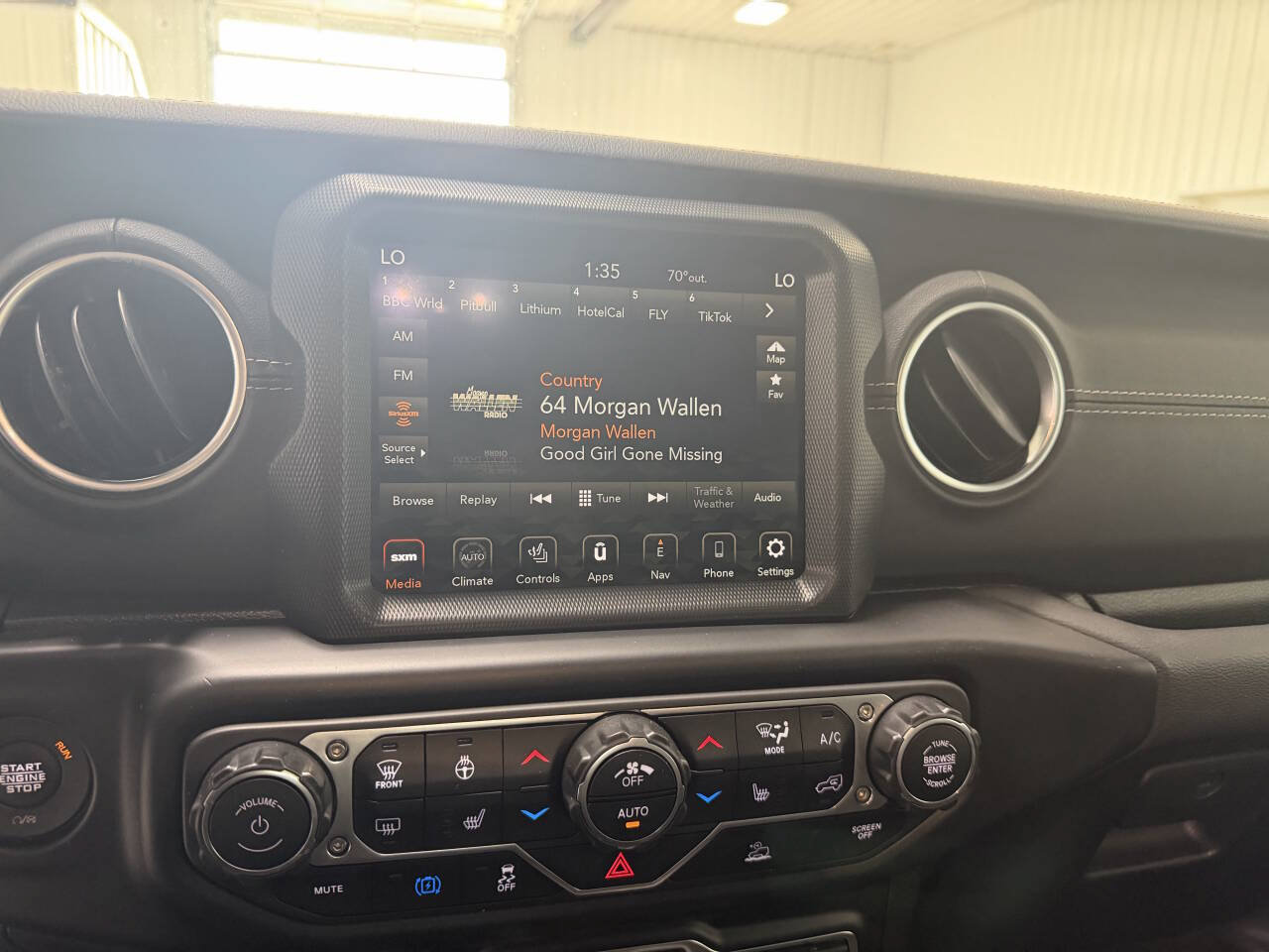 Used 2023 Jeep Wrangler Unlimited Sahara w/ Cold Weather Group AWD/4WD image 15