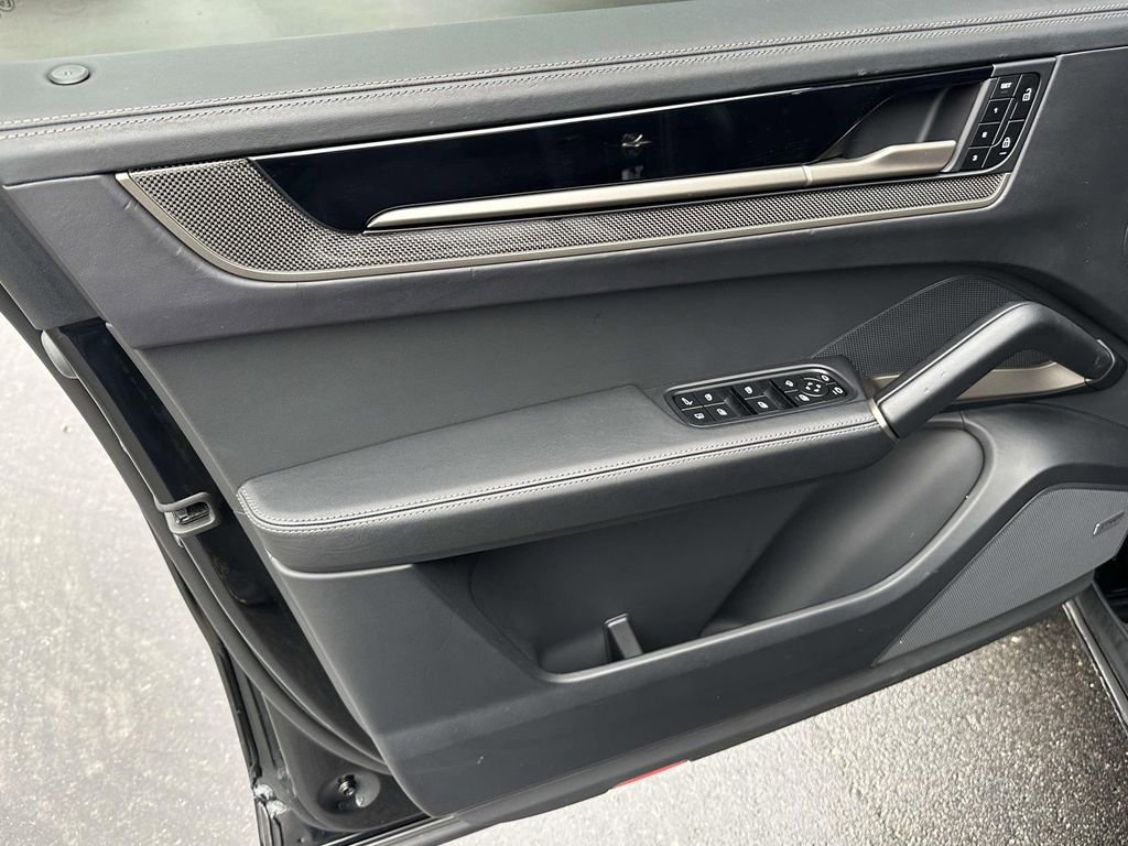 Certified 2025 Porsche Cayenne Turbo image 18