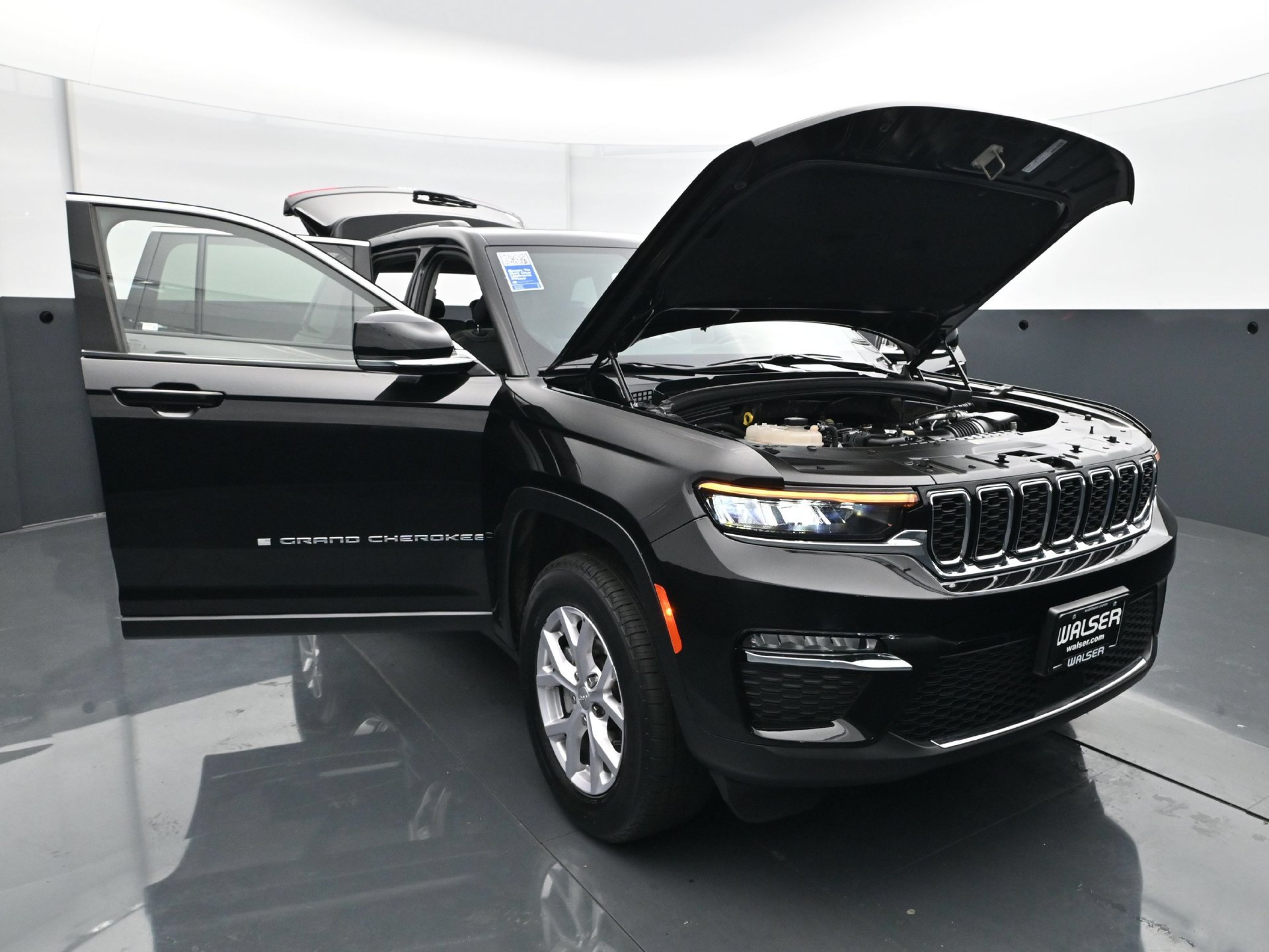 Used 2022 Jeep Grand Cherokee Limited AWD/4WD image 39