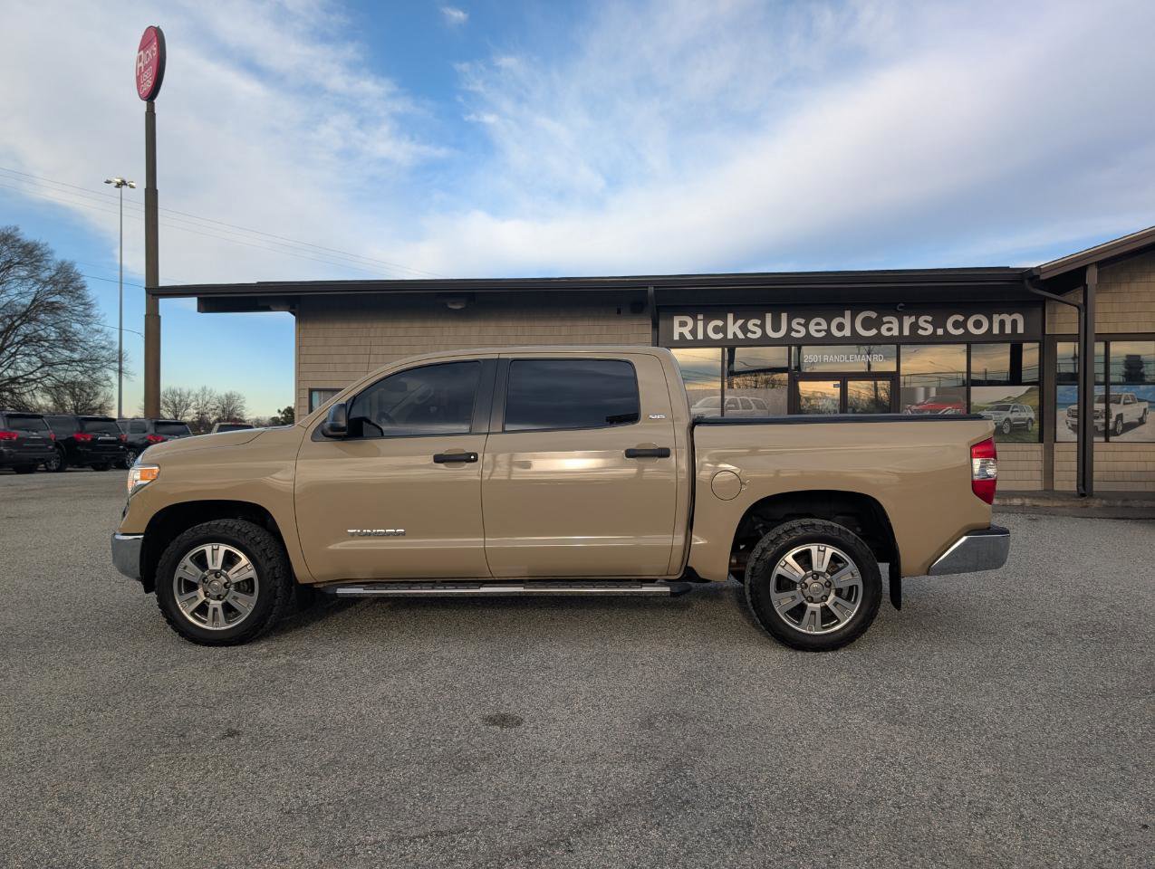 Used 2017 Toyota Tundra SR5 w/ SR5 Upgrade Package image 11