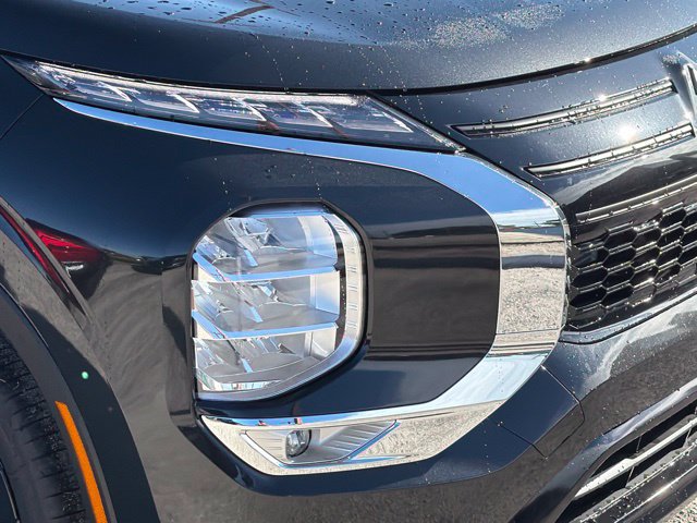 New 2026 Mitsubishi Outlander LE FWD image 9