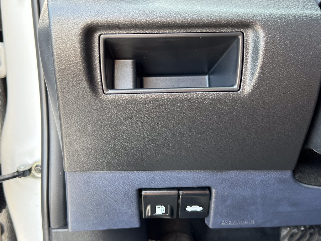 Used 2022 Nissan Versa SV FWD image 15