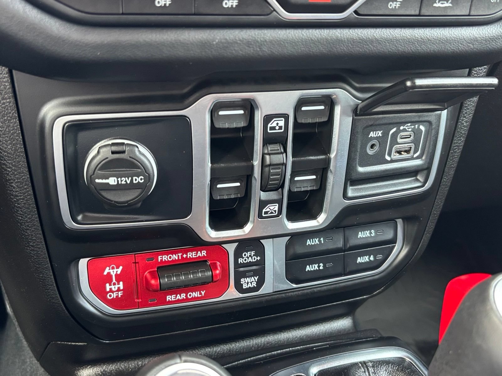 Used 2025 Jeep Gladiator Rubicon AWD/4WD image 23