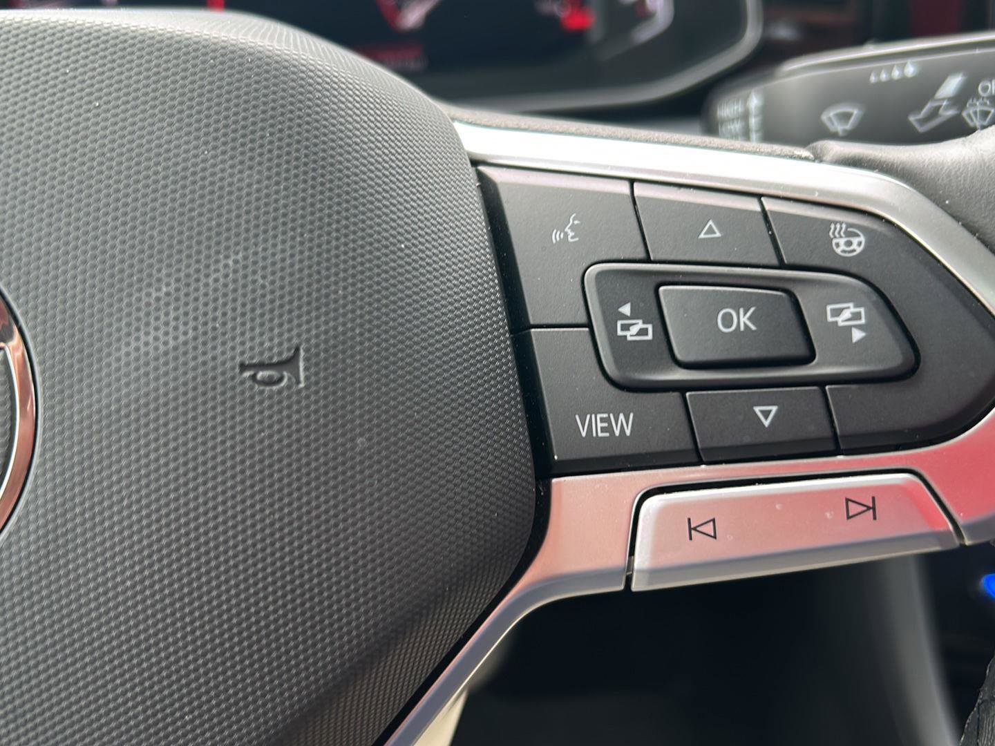 Used 2025 Volkswagen Jetta SEL image 11