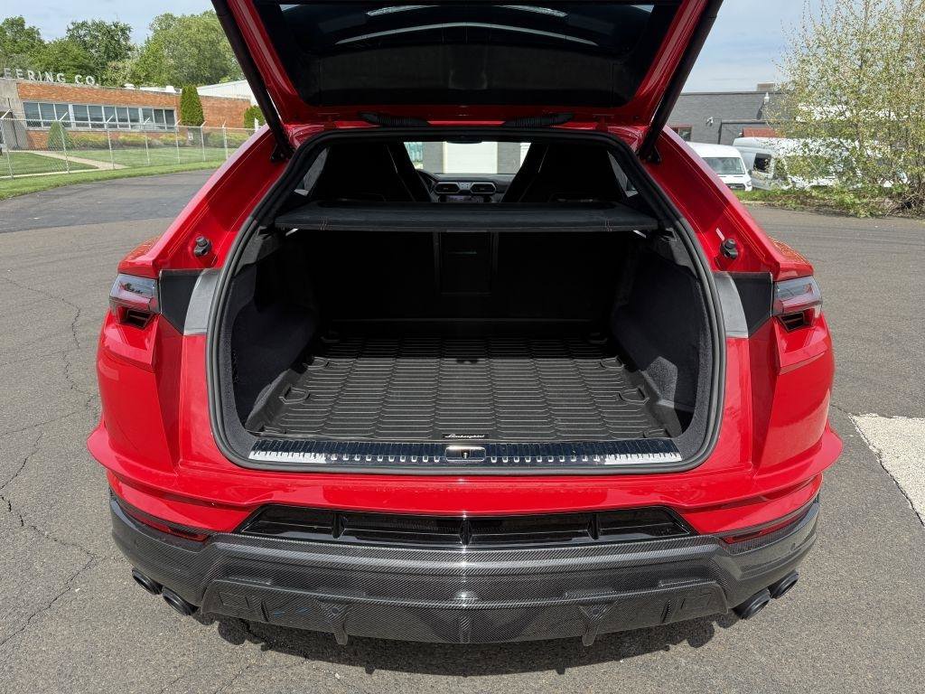 Used 2024 Lamborghini Urus Performante AWD/4WD image 25